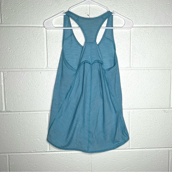 < Blue Striped Lululemon Essential Tank > - Picture 3 of 3